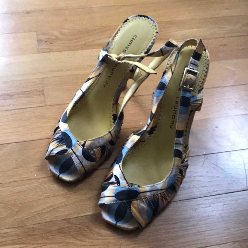 $3/25 Yellow and blue Chinese laundry heels